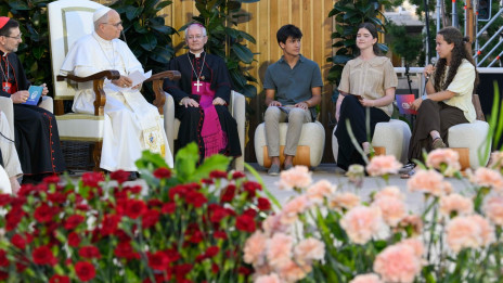 Papež odgovarja na vprašanja mladih (photo: Vatican Media)