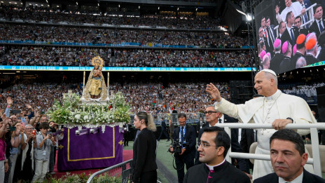 Srečanje z madridskimi katoličani na stadionu Bernabeu (photo: Vatican Media)