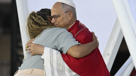 Papež z dekletom, ki mu je podelilo stiske zaradi depresije (photo: Vatican media)