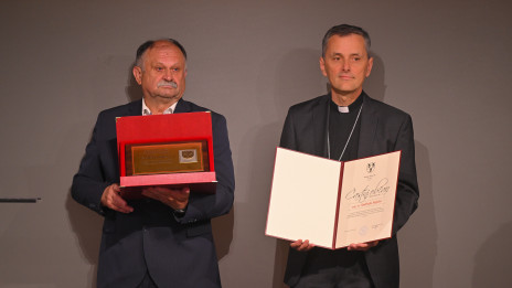 Škof Andrej Saje je prejel naziv častnega občana Mirne Peči (photo: Jaka Ercegovcevic)
