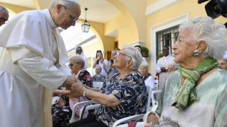 Papež Leon XIV. z ostarelimi (photo: Vatican Media)