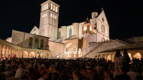 Mladi na prizorišču v Assisiju (photo: Byron Chamann)