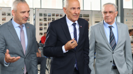Minister za kmetijstvo Janez Cigler Kralj, predsednik vlade Janez Janša in predsednik uprave Pomurskega sejma Janez Erjavec na sejmu Agra (photo: STA/Vida Toš)