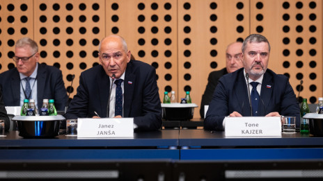 Premier Janez Janša in zunanji minister Tone Kajzer (photo: Bor Slana/STA)