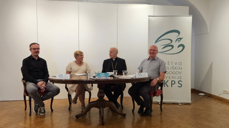 Udeleženci novinarske konference (photo: DKPS)