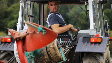 Traktor, kmet, kmetijstvo (photo: STA/Daniel Novakovič)