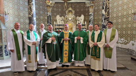 Duhovniki s škofom Andrejem Sajetom (photo: Škofija Novo mesto)
