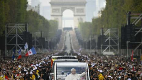 Papež Leon XVI. med množico vernikov (photo: Matteo Pernaselci/Vatican Media)