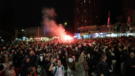 Veselje podpornikov Študentske liste na ulicah Beograda (photo: Beta/Hina/STA)