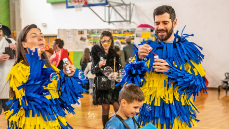 Izvirna maska na Pustni Sobotni iskrici 2026 - družinska avtopralnica z mehurčki (photo: Rok Mihevc)