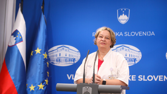 Dr. Mateja Logar s Klinike za infekcijske bolezni in vrocinska stanja pri Univerzitetnem klinicnem centru Ljubljana (photo: Anze Malovrh/STA)