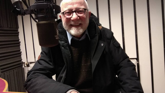 p. dr. Martin Kmetec v studiu Radia Ognjišče (photo: Blaž Lesnik)