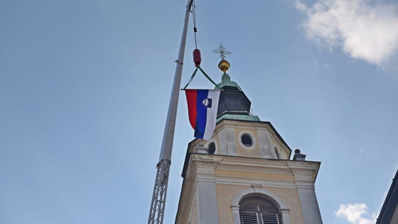 Slovenska zastava pred ljubljansko stolnico (photo: Rok Mihevc)
