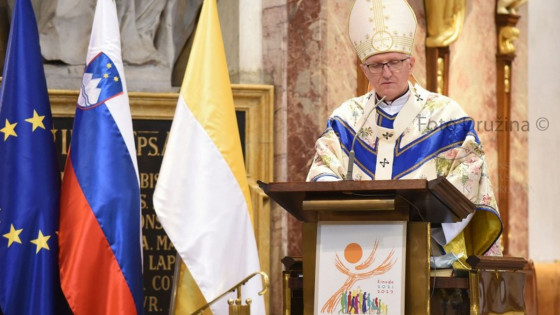 Nadškof Stanislav Zore med sveto mašo za preganjane kristjane (photo: Katoliška Cerkev)