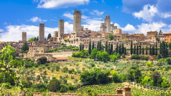 San Gimignano je majhno obzidano srednjeveško mestece v pokrajini Siena v Toskani v Italiji. San Gimignano je majhno obzidano srednjeveško mestece v pokrajini Siena v Toskani v Italiji. (photo: Agencija Aritours)