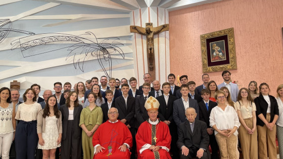 Birma v Slovenski hiši v Buenos Airesu Birma v Slovenski hiši v Buenos Airesu (photo: osebni arhiv škofa Jamnika)