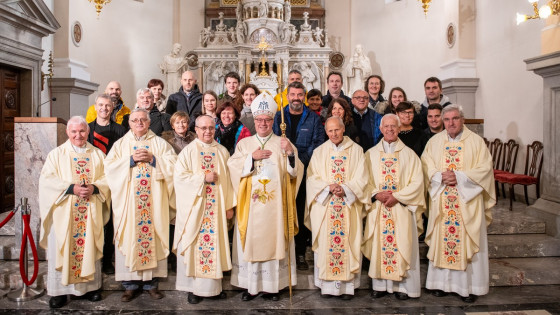 Duhovniki in sodelavci Radia Ognjišče pri zahvalni sveti maši na Brezjah (photo: Rok Mihevc)