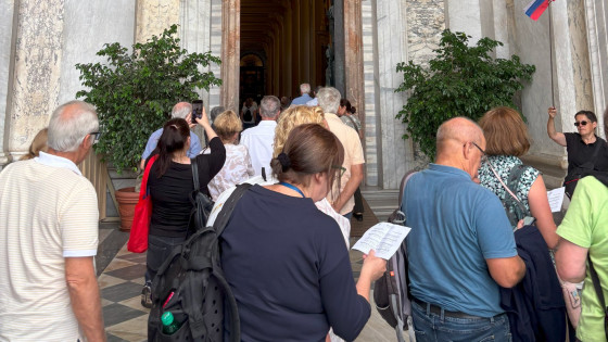 Katehisti in katehistinje pred vstopom skozi sveta vrata (photo: Katja Kac Zupanič)