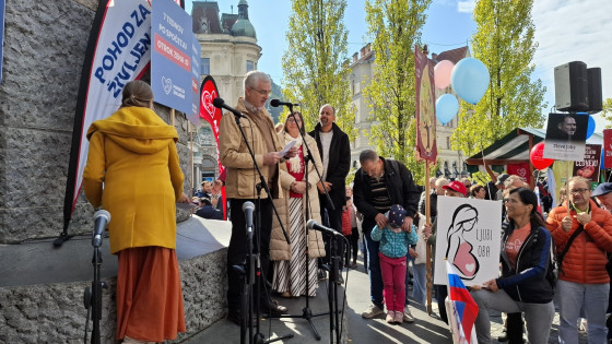 Igor Vojinović in predstavniki Zavoda Živim Igor Vojinović in predstavniki Zavoda Živim (photo: Marjana Debevec)