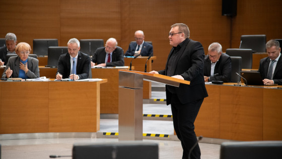 Interpelacija o delu in odgovornosti ministra za solidarno prihodnost Simona Maljevca. (photo: Tine Eržen / STA)