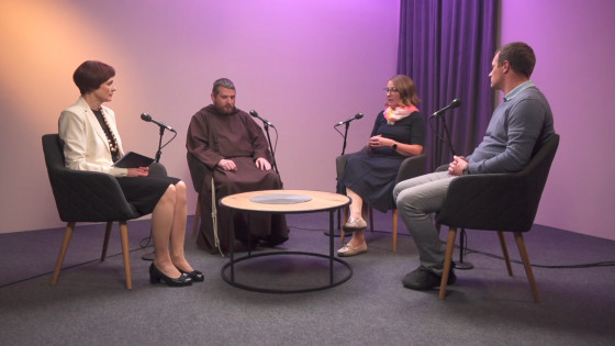 Marjana Debevec se bo pogovarjala z Darjo Pečnik, Mihom Novakom in br. Mirom Pavškom (photo: Izidor Šček)