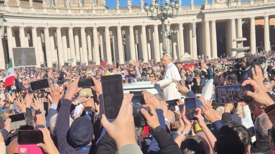 Papež med slovenskimi romarji (photo: Alen Salihović)