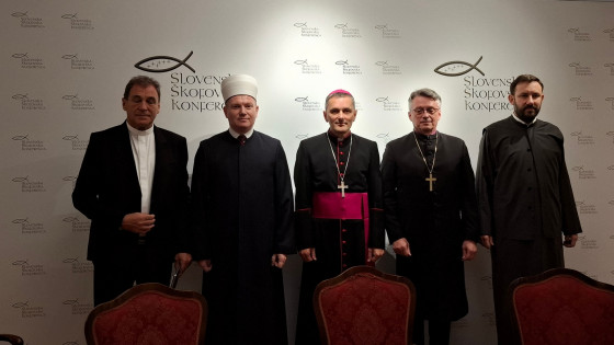 Predstavniki verskuih skupnosti na današnji novinarski konferenci (photo: Marjana Debevec)