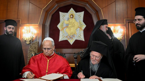 Podpis deklaracije, papež in patriarh (photo: Vatican Media)