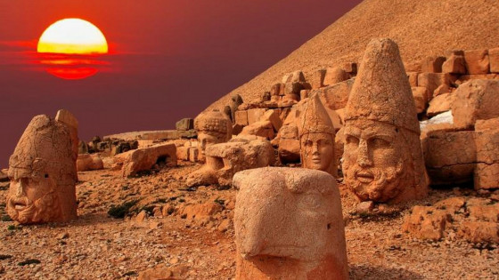 Nemrut, 2.134 m visoka gora v jugovzhodni Turčiji (photo: Agencija Oscar)