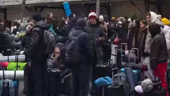 Prihod slovenskih mladih v Pariz (photo: Luka Štrukelj)