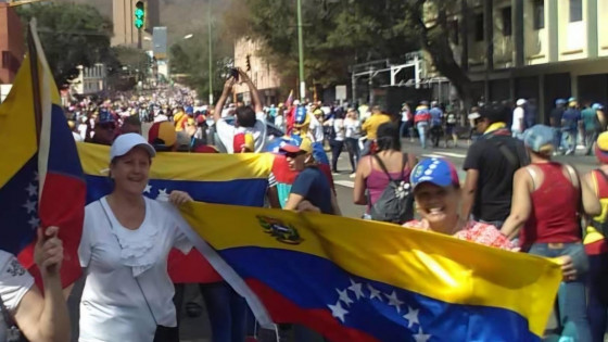 Marija Voglar na protestih v Venezueli leta 2019 (photo: Osebni arhiv)