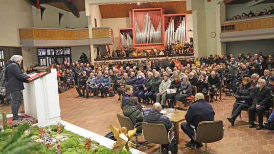Zbrani v konkatedrali (photo: Ivo Žajdela/Družina)