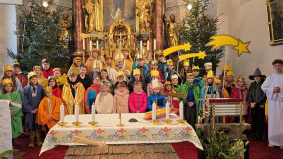 Koledniki skupaj z novomeškim škofom Andrejem Sajetom (photo: Vir: Škofija Novo mesto)