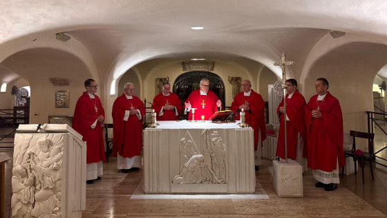Maša na grobu apostolov Petra in Pavla (photo: Primož Lorbek)