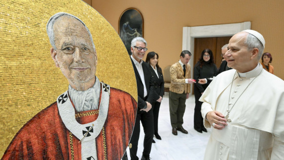 Papež Leon XIV. pred mozaično podobo (photo: Vatican Media)