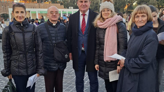 Veleposlanik mag. Franci But s sodelavkami in sodelavci (photo: Osebni arhiv)