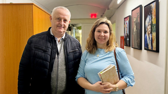 Duhovnik Igor Dolinšek in Neža Novak s Pastoralne službe Nadškofije Ljubljana (photo: Rok Mihevc)