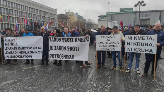 Zgovorni transparenti (photo: Robert Božič)