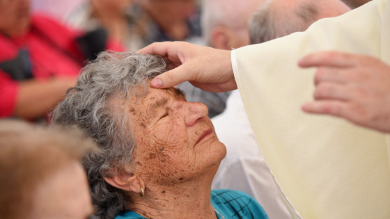 Bolniško maziljenje (photo: Rok Mihevc)