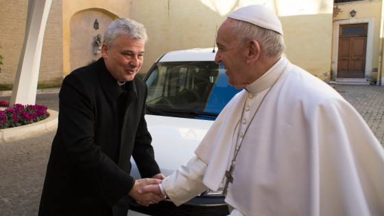 Kardinal Konrad Krajewski in papež Frančišek (photo: Vatican Media)