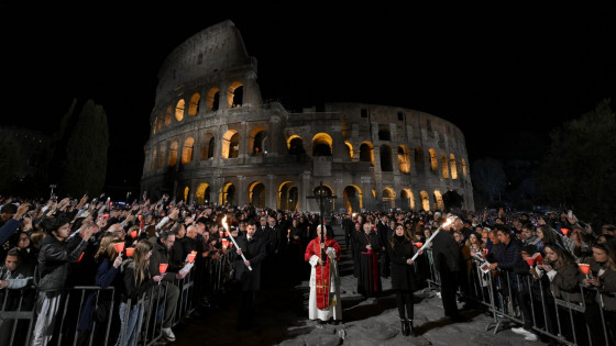 Križev pot v rimskem Koloseju (photo: Simone Risoluti)