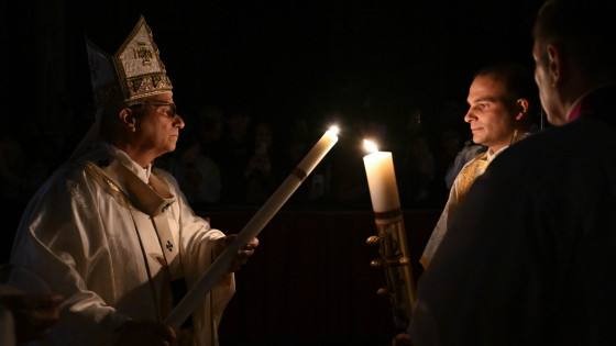 Papež Leon XIV. pri velikonočni vigiliji (photo: Vatican Media)