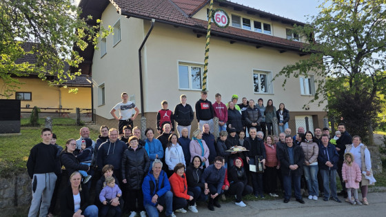 Vaščani so škofu pripravili lepo presenečenje (photo: Drago Perko)