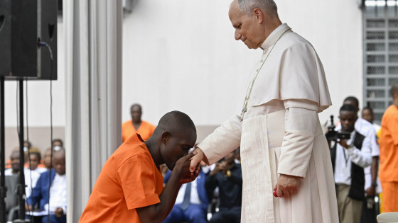 Papež z zapornikom (photo: Vatican media)