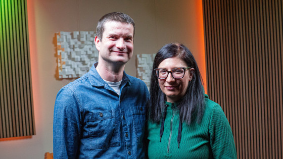 Suzana Simenčič in Simon Veverič sta spregovorila o svoji poti od neobdelane kmetijske zemlje do zeliščnega posestva v obliki metulja. (photo: Jaka Korenjak)