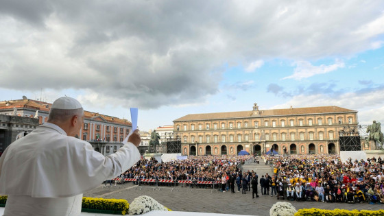Papež na Trgu Plebiscita v Neaplju (photo: Vatican Media)