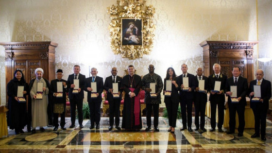 Podelitev vatikanskih odlikovanj 13 veleposlanikom (photo: Vatican Media)