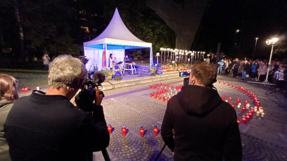 Spominska slovesnost Ker smo ljudje, Trg republike  (photo: Jože Bartolj)