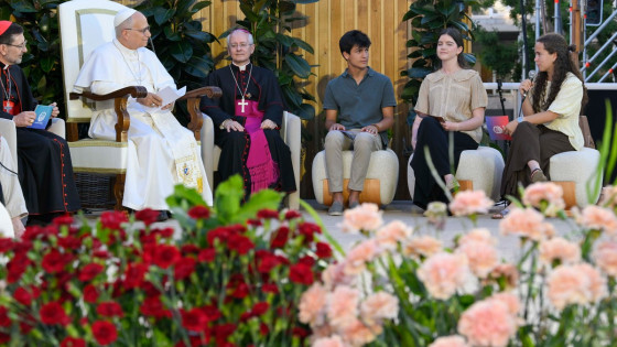 Papež odgovarja na vprašanja mladih (photo: Vatican Media)