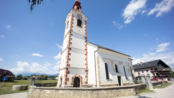 Cerkev sv. Boštjana v Mostah pri Komendi (photo: Katja Kodba/STA)